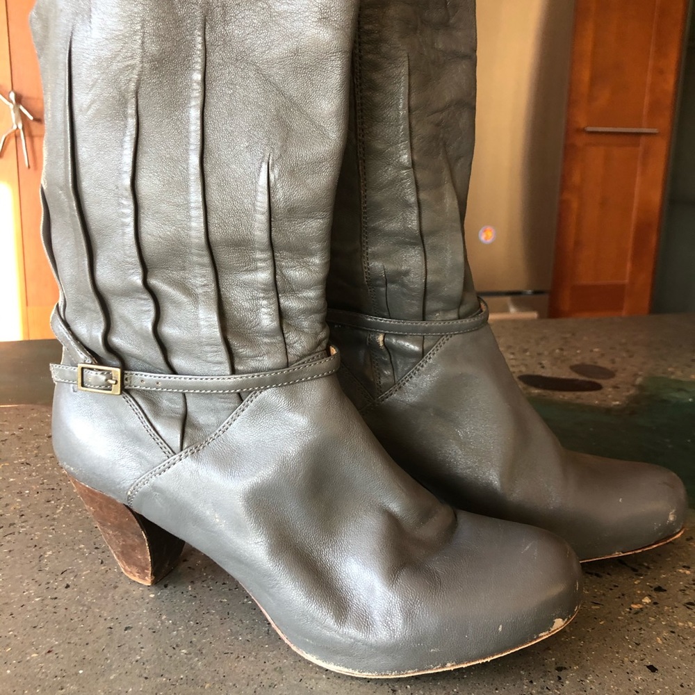 Gray Frye boot.